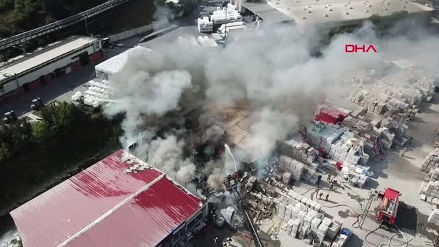 İstanbul- Sarıyer'de İnşaat Malzemesi Bulunan Depoda Yangın