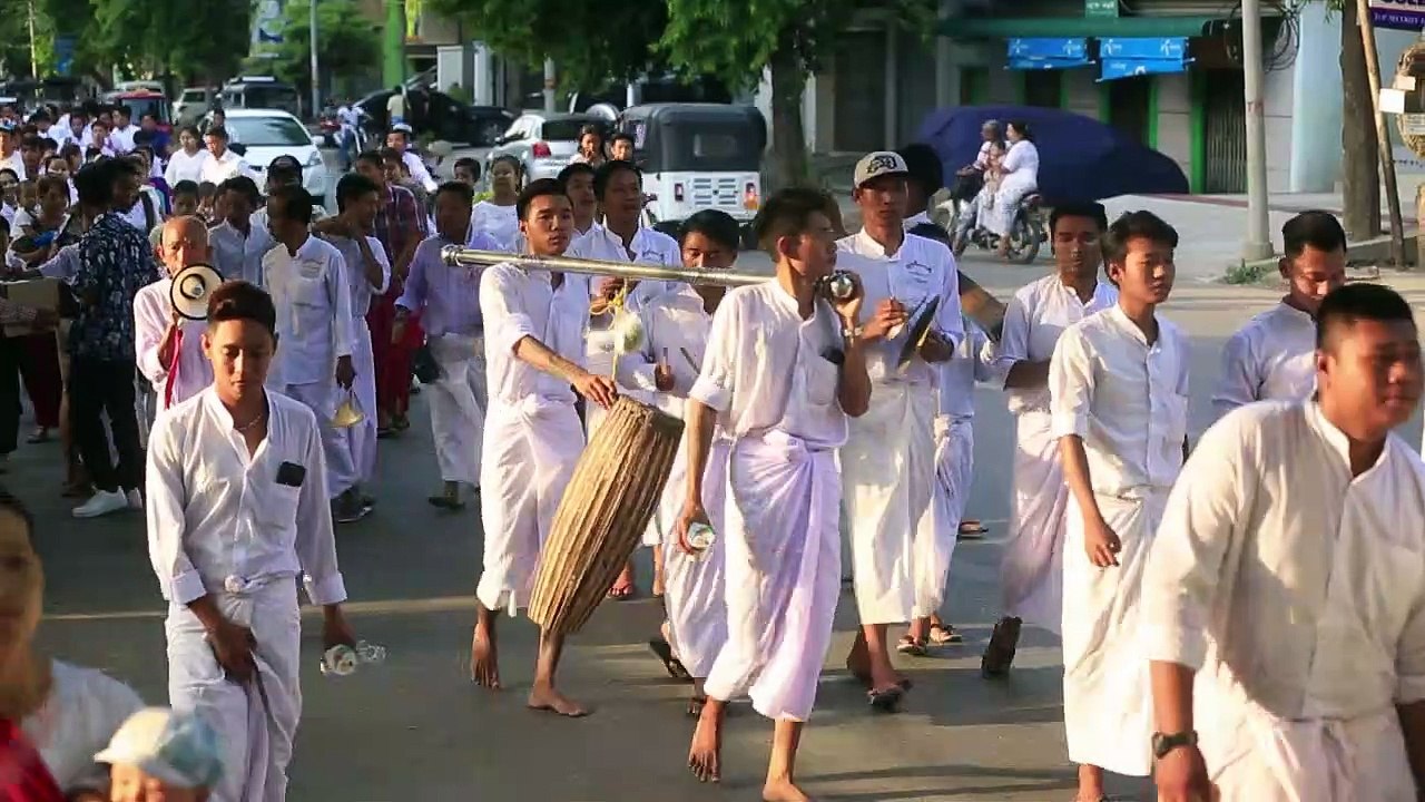 Bouddah: les fidèles célèbrent le Vesak