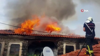 Tarihi Kula evi, ikinci yangında tamamen küle döndü