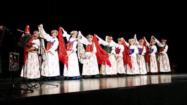 Le groupe folklorique polonais Kalina à l'espace Montrichard de Pont-à-Mousson
