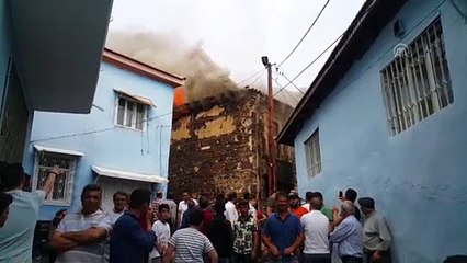 Manisa'da tarihi konak yandı