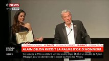 Cannes - Regardez Alain Delon qui s'effondre en larmes en recevant sa Palme d'Honneur : 