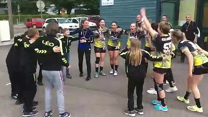 La joie de nos filles après la remise du trophée et des médailles