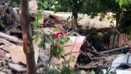 Dağdaki kaya kütlelerinin çökme anı kameraya saniye saniye yansıdı