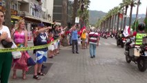 Marmaris’te yabancı turistler “Fener Alayı’nı” fotoğraflamak için yarıştılar