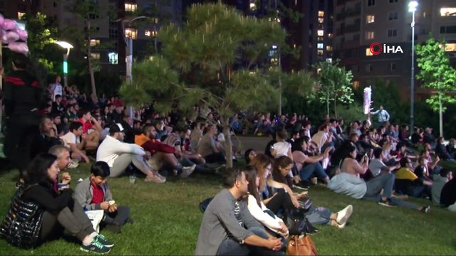 Ataşehirliler Anadolu Efes-CSKA Moskova maçını dev ekranda seyretti