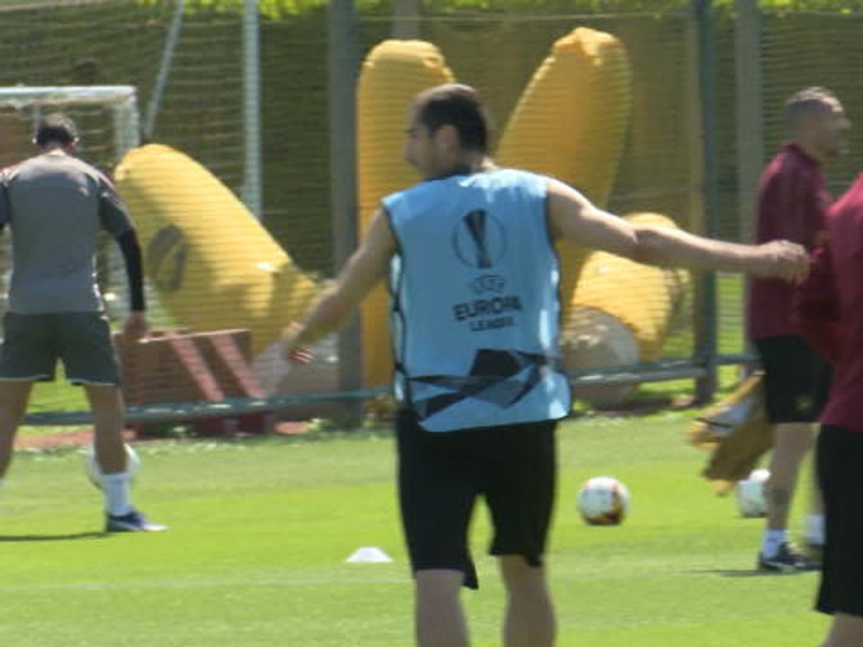 لقطة:كرة قدم: مخيتاريان تدرب لكنه لن يسافر مع ارسنال لنهائي الدوري الأوروبي