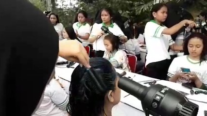 Sukabumi Pecahkan Rekor Warnai Rambut 1000 Orang dalam Sehari
