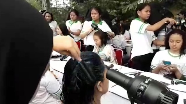 Sukabumi Pecahkan Rekor Warnai Rambut 1000 Orang dalam Sehari