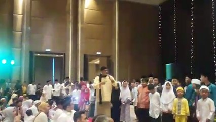 Bukber dengan Anak Yatim, Dik Doank Ajarkan Berdoa