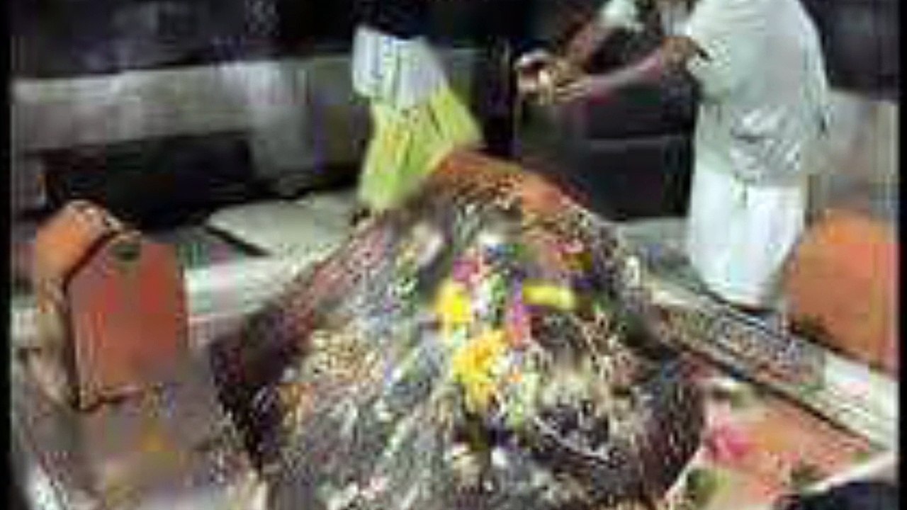 PM Narendra Modi Kedarnath Temple Visit केदारनाथ में नरेंद्र मोदी, कैमरामैन का वायरल तस्वीर की पड़ताल