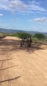 VÍDEO: ¡Delirante! Nunca bebas y conduzcas, sobre todo si tu coche es 'autónomo'