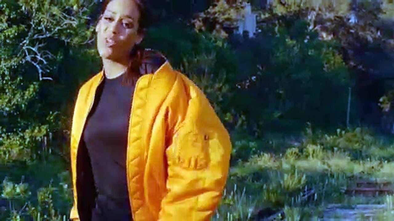 Amel Bent : La chanteuse "chamboulée" à l’idée de partir en tournée