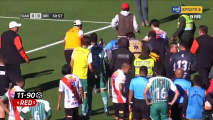Un arbitre s'écroule après un arrêt cardiaque en plein match en Bolivie