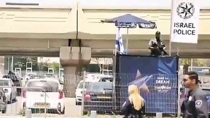 Eurovision Şarkı Yarışması'nın yapıldığı binaya Erdoğan posteri asıldı