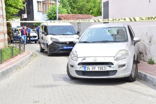 İstanbul'un Göbeğinde Silahlı Gasp! 5 Kilo Altını Çalıp Kayıplara Karıştılar
