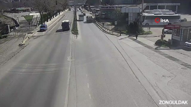 Ciple yolcu minibüsünün karıştığı feci kaza kamerada: 2 yaralı