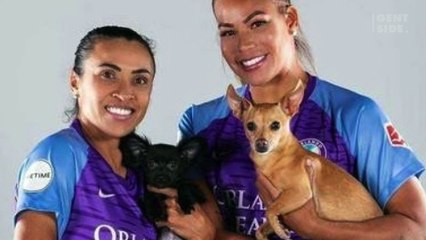 Nova namorada da jogadora Marta posa sensual e deixa fãs babando