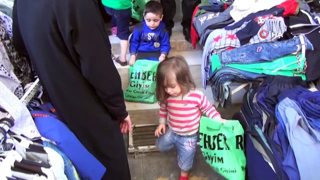 Mardin'de yetim çocuklara bayramlık hediye edildi