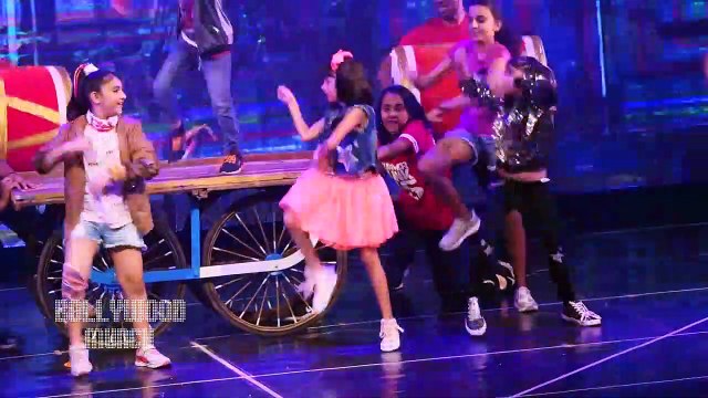 Aishwarya Rai, Aradhya Bachchan, Abhishek Bachchan & Jaya Bachchan At T25th Year Celebration Of Shiamak Davar's Summer Funk (Visuals)