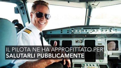 Passeggeri beccati in intimità in aereo: il pilota li riprende dall’altoparlante