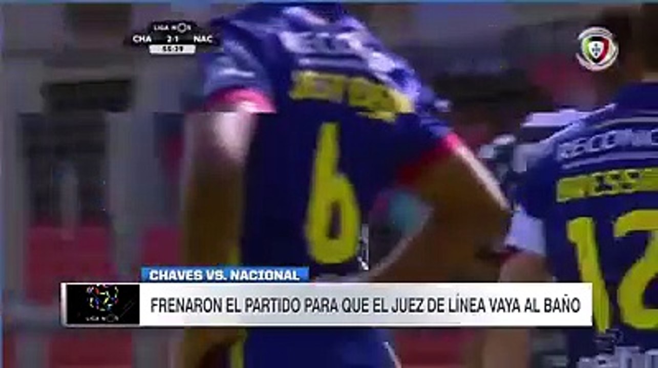 .مباراة كرة قدم تتوقف  بسبب رغبة حكم الشرط   الذهاب إلى الحمّام  .Un match au Portugal s'arrête à cause de la volonté de gouverner le drapeau pour aller aux toilettes