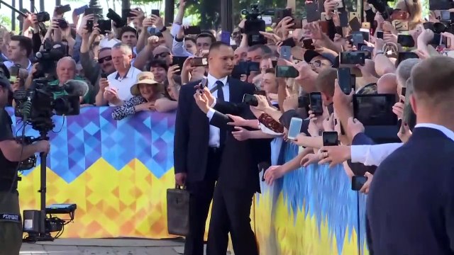 Ukrayna Devlet Başkanı Vladimir Zelenskiy görevine başladı - KİEV