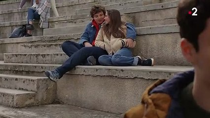 Léa invite Arthur à passer la nuit chez elle (Ep160)