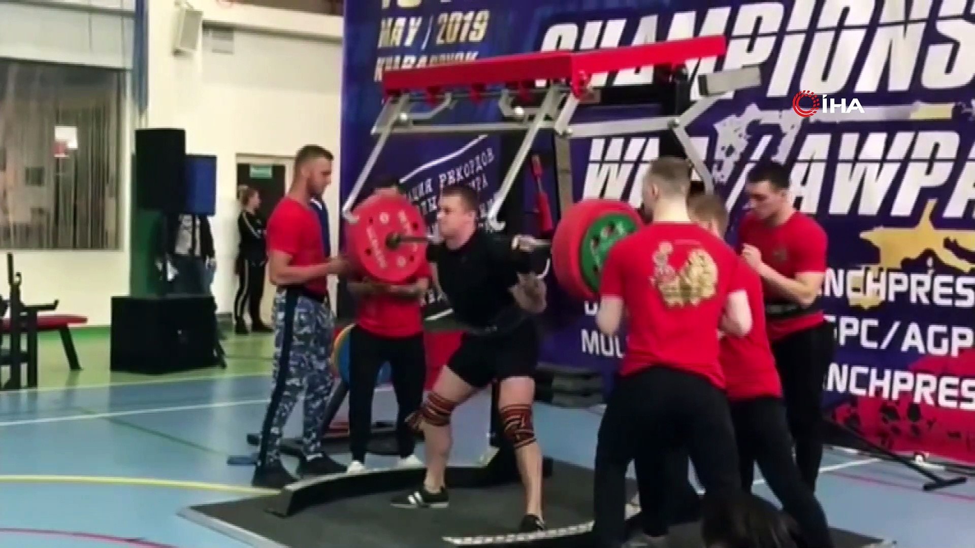 Rus halterci 250 kiloluk halteri kaldıramayınca bacakları kırıldı -  Dailymotion Video