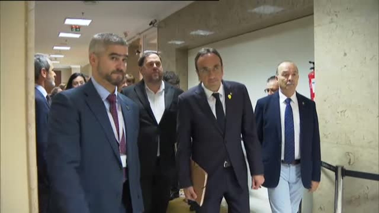 Los políticos presos por el 'procés' recogen en Las Cortes sus actas de diputados y senadores