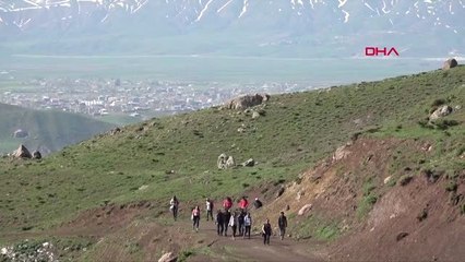 Hakkari 3 Bin Rakımlı Şişol Dağı'na Tırmandılar