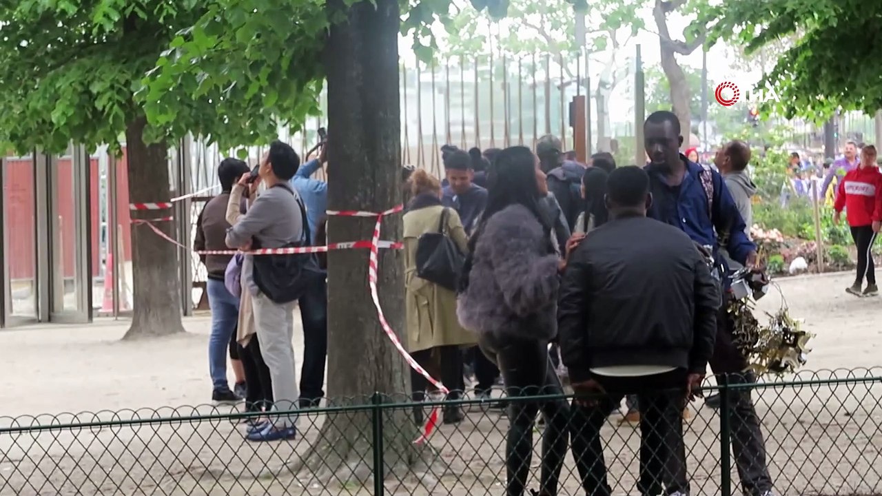 - Bir Kişi Eyfel Kulesine Tırmandı-Eyfel Kulesi Ve Çevresi Tahliye Edildi