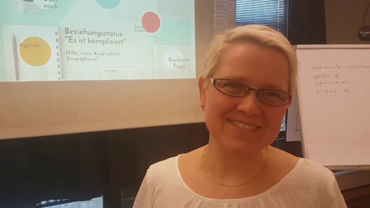 Technikberatung - Kinder und ein Smartphone