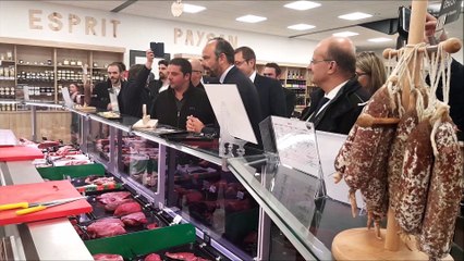 Le Premier ministre Edouard Philippe en dégustation au magasin Esprit paysan