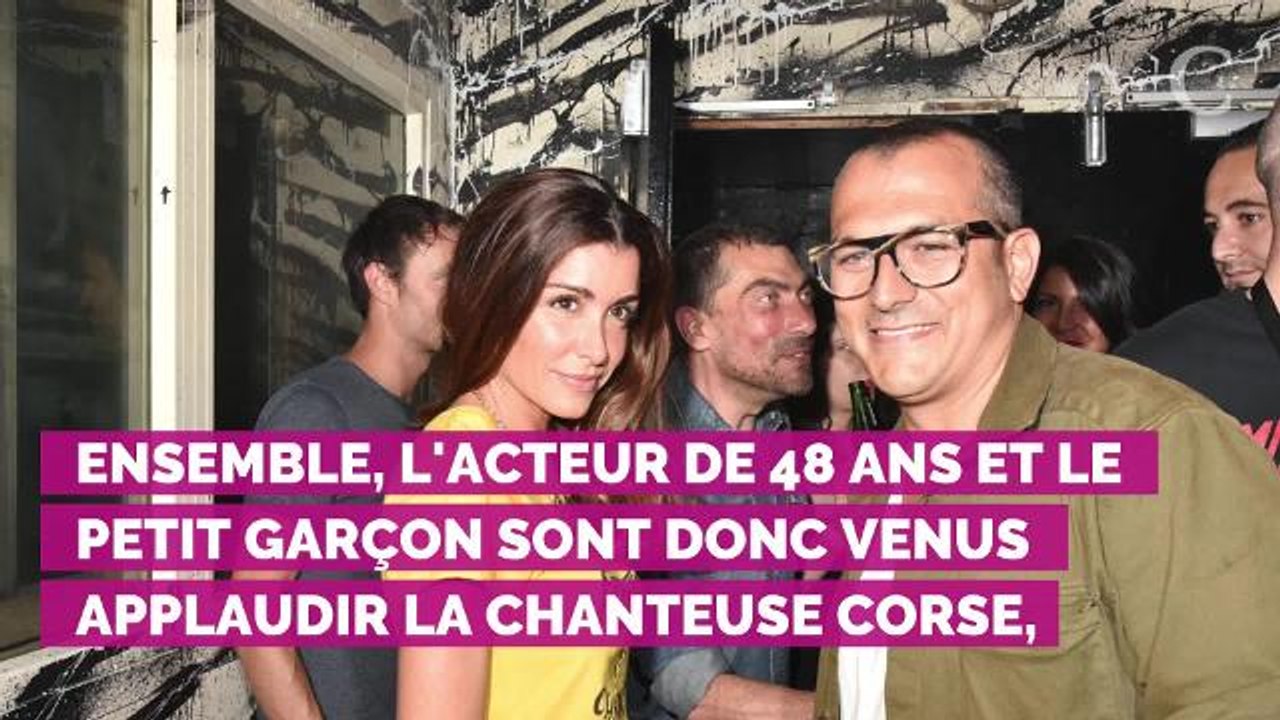 Jenifer Bartoli applaudie sur scène par son ex Thierry Neuvic et son fils Joseph lors de son concert