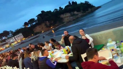 Shtrohet një iftar i madh në plazhin e vogël të Ulqinit