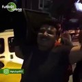Galatasaray şampiyonluk kutlamalarında Beşiktaş marşı söyleyen taraftar..