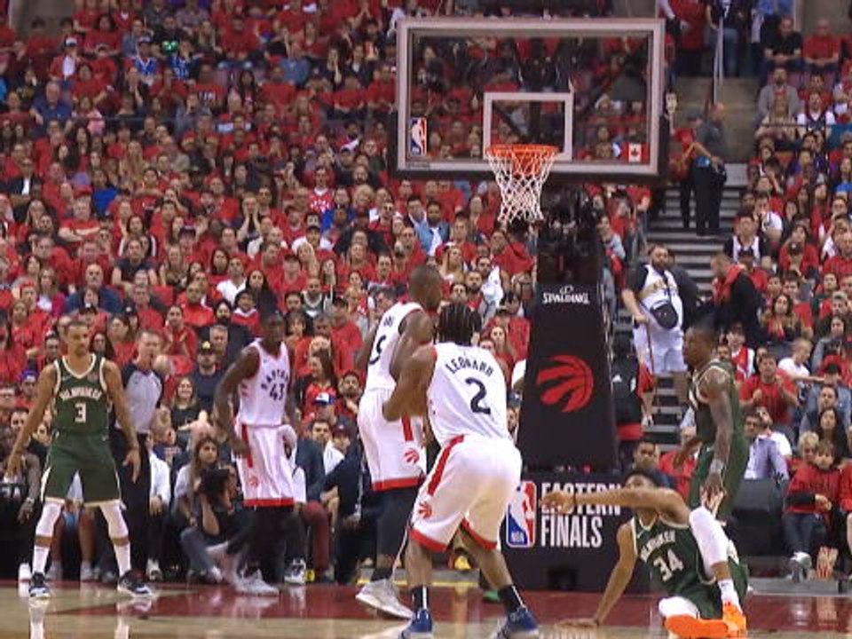 Kawhi steps back and nails three-pointer