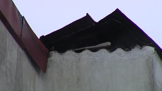 Tres viviendas calcinadas y 21 familias desalojadas