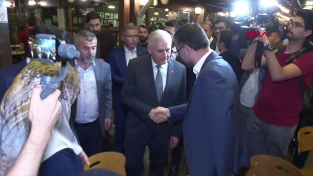 Binali Yıldırım Sahurda Cengelköy'de Vatandaşlarla Biraraya Geldi