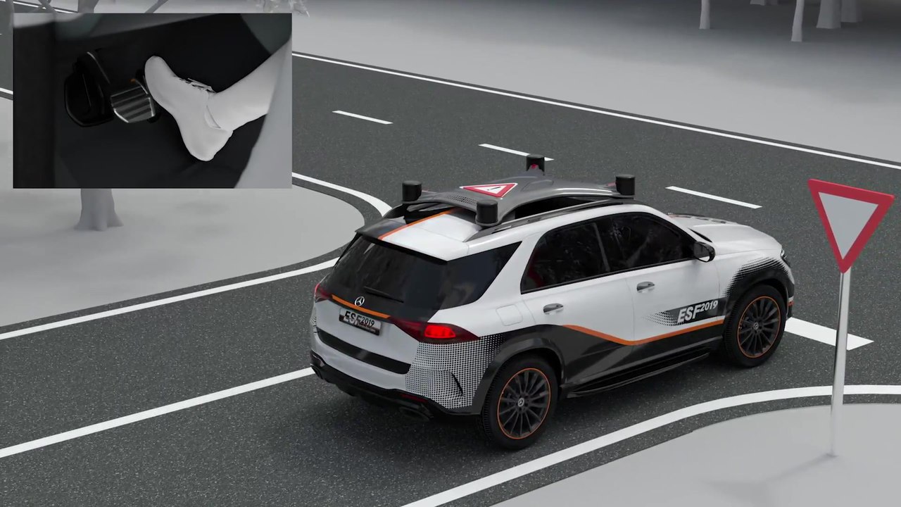 Mercedes-Benz ESF 2019 - Aktiver Brems-Assistent mit erweiterten Funktionen an Kreuzungen