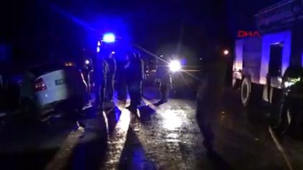 TIR ile otomobil çarpıştı; 2 polis öldü, 2 kişi yaralandı