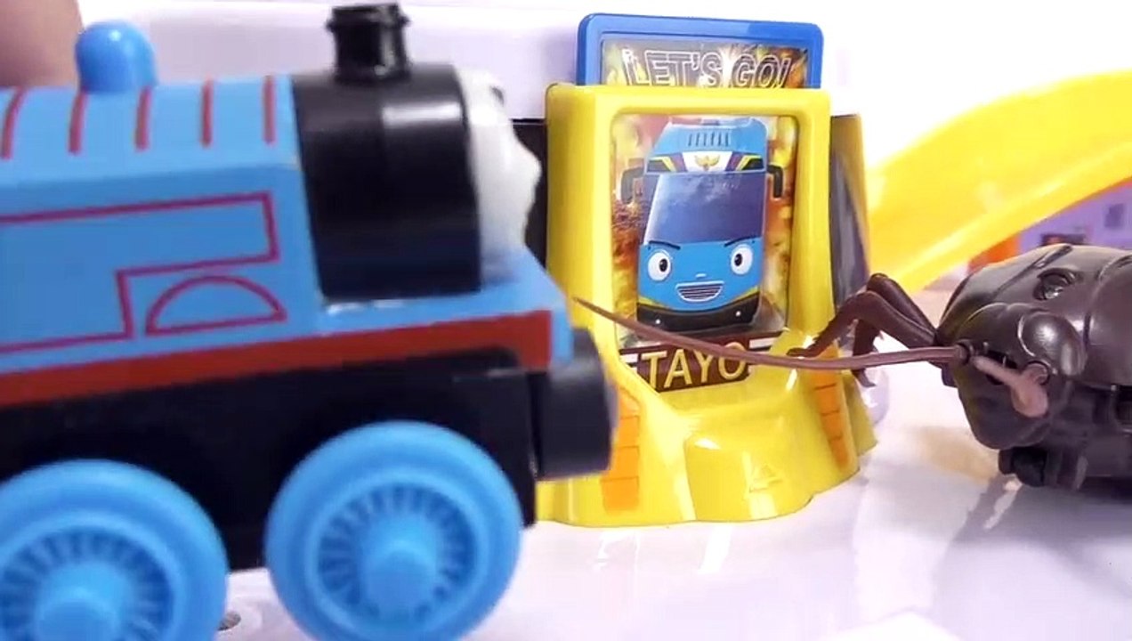 Tayo the Little Bus Garage Toy & Giant Spider & Cockroach Monster Story Iron Man HulkBuster Cars