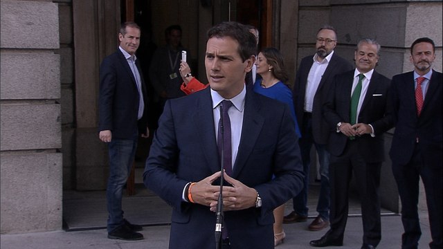 Rivera pide que suspendan a los diputados presos