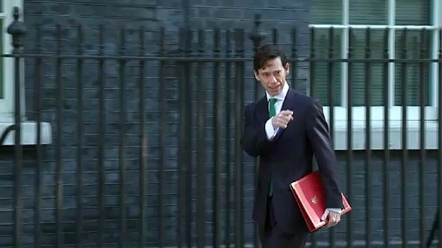 Matt Hancock brings ‘waffles for the cabinet’