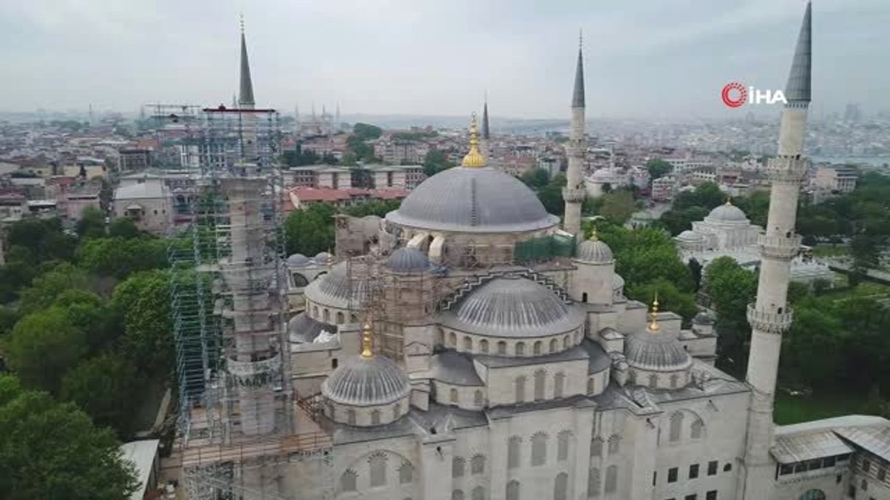 Sultanahmet Camii'nde Camlar Kırılarak Restorasyon İskelesi Kuruldu
