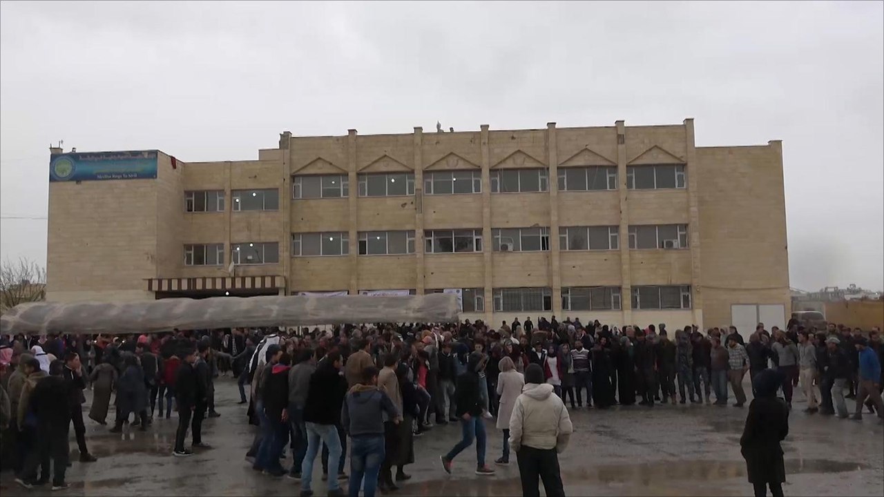 السوريون يعانون أوضاع معيشية صعبة بسبب الحرب