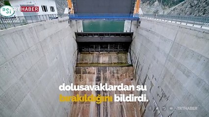 Deriner Barajı’nda dolusavaklardan su bırakıldı
