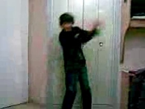 Moi en mode tecktonik