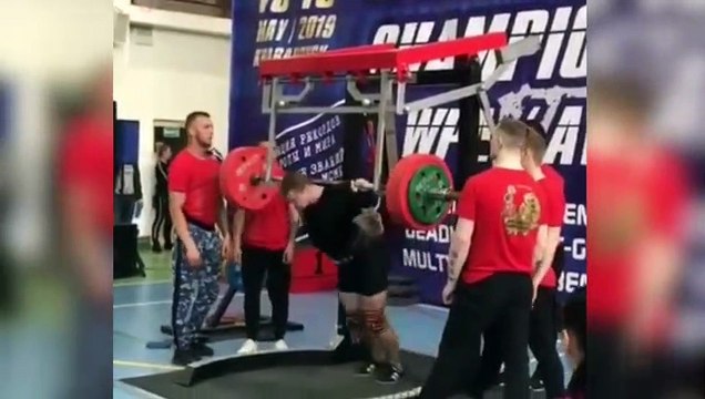 Verlo duele: impactante doble fractura de tibia levantando pesas .- Estas imágenes pueden herir su sensibilidad